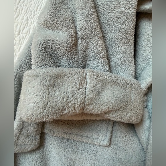 Restoration Hardware bathrobe - Picture 5 of 9